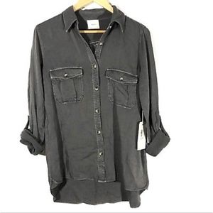 Francesca's Harper Large Button Down Tab Sleeve Q8